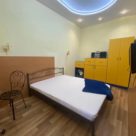 Aleksandr Apartment *